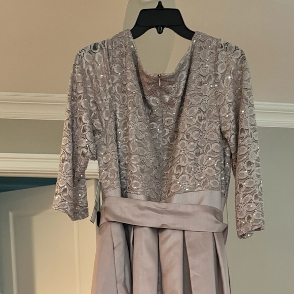 NWT Jessica Howard gown from Dillard’s 16W - Picture 2 of 7